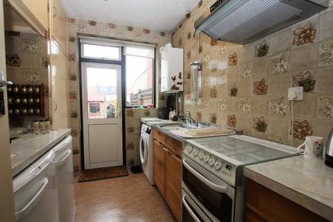 211 Manor Way, Mitcham, CR4 1EN