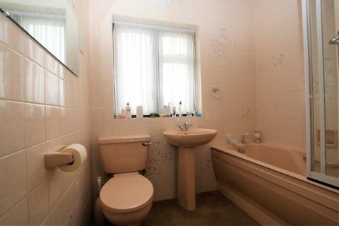 211 Manor Way, Mitcham, CR4 1EN