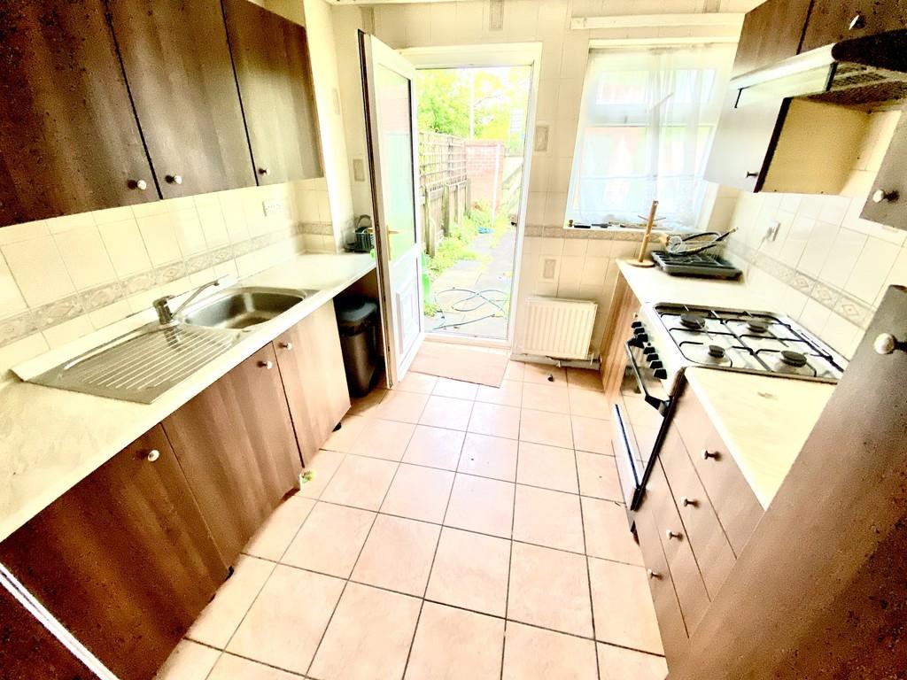Trigo Close, Anstey Heights... 3 bed terraced house £795 pcm (£183 pw)