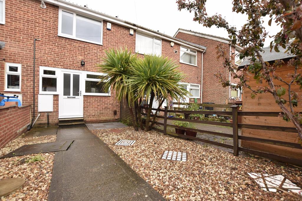 Ashfield Close, Leeds 2 bed terraced house £795 pcm (£183 pw)