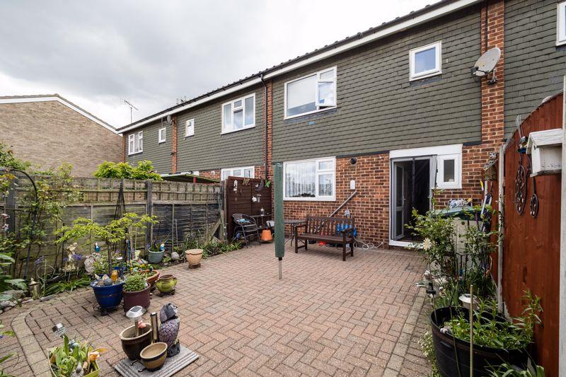 Elmhurst Drive, Hornchurch 3 bed terraced house £375,000