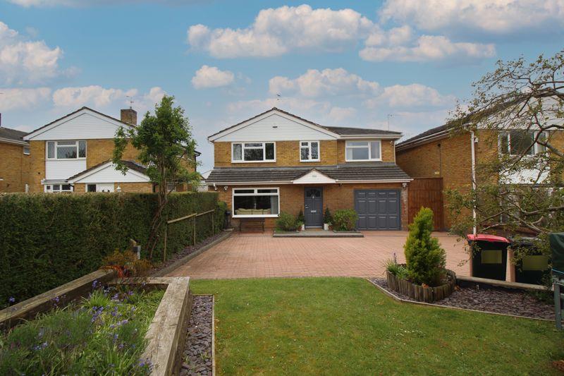 Furnace Green, Crawley 5 bed detached house £600,000