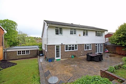 7 Kersey Drive, South Croydon, CR2 8SX