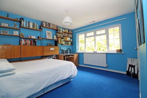 7 Kersey Drive, South Croydon, CR2 8SX