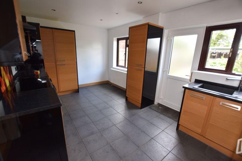 Kingsman Road, StanfordLeHope 3 bed terraced house £1,300 pcm (£300 pw)