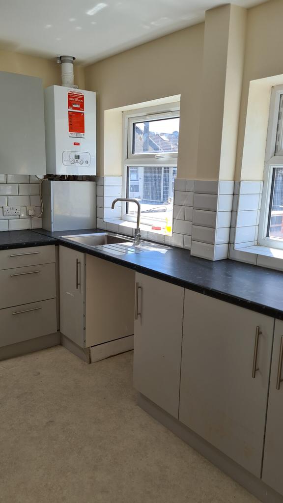 Green Street, Forest Gate, E7 8LE 3 bed flat £1,650 pcm (£381 pw)