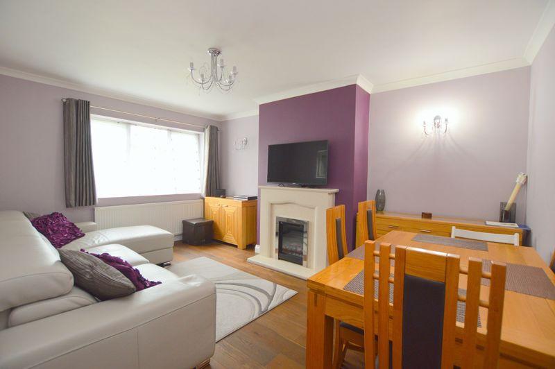 Salisbury Road, Pinner 2 bed £385,000