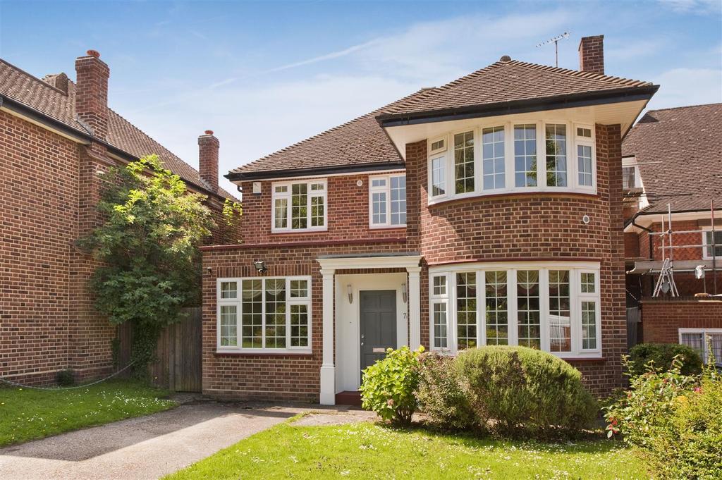 HENDON AVENUE, FINCHLEY, N3 4 bed detached house - £5,200 pcm (£1,200 pw)