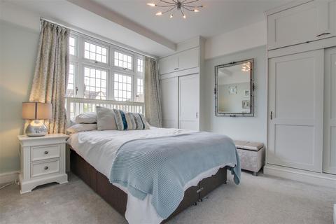 60 Hillside Crescent, Enfield, EN2 0HR