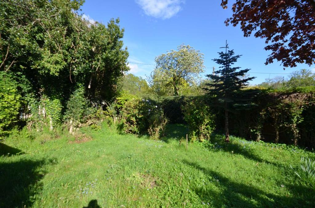 Summerfield Lane, Frensham, Farnham 3 bed semidetached house £750,000