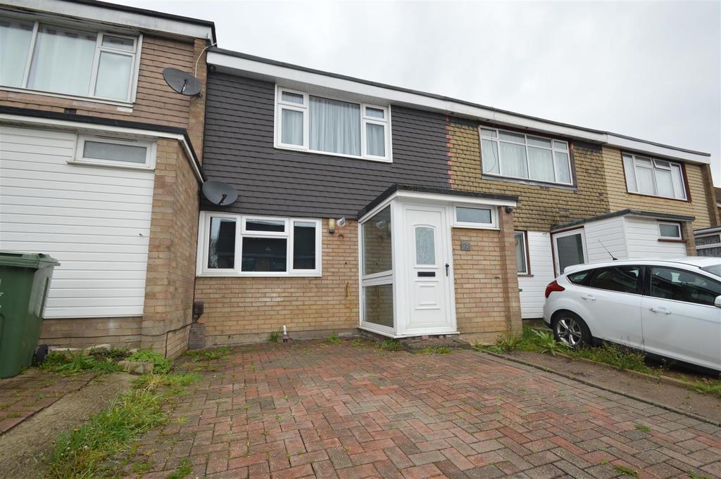 Curling Tye, Basildon 3 bed terraced house £1,295 pcm (£299 pw)