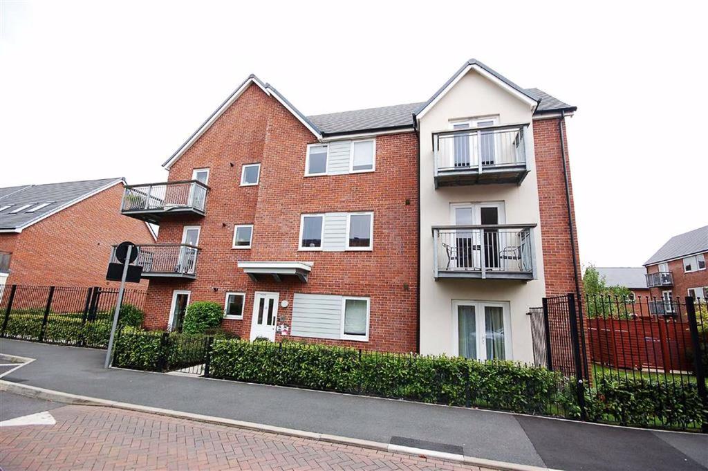 Highmarsh Crescent, West Didsbury, Manchester, M20 2 bed flat £895