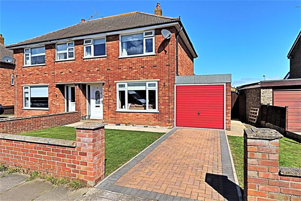 Hillcrest Drive, Lowestoft 3 bed semidetached house £240,000