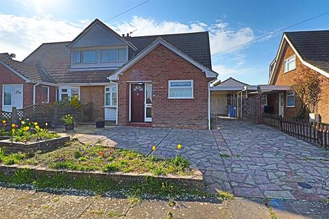 20 Beverley Close, Lowestoft, NR33 8QQ