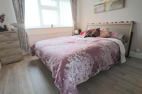 26 Conrad Road, Lowestoft, NR33 8QB