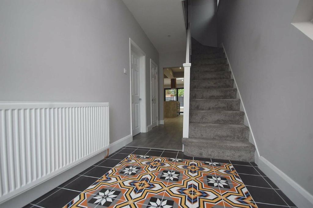 83, Broad Lane, Finchfield, Wolverhampton, WV3 3 bed semidetached
