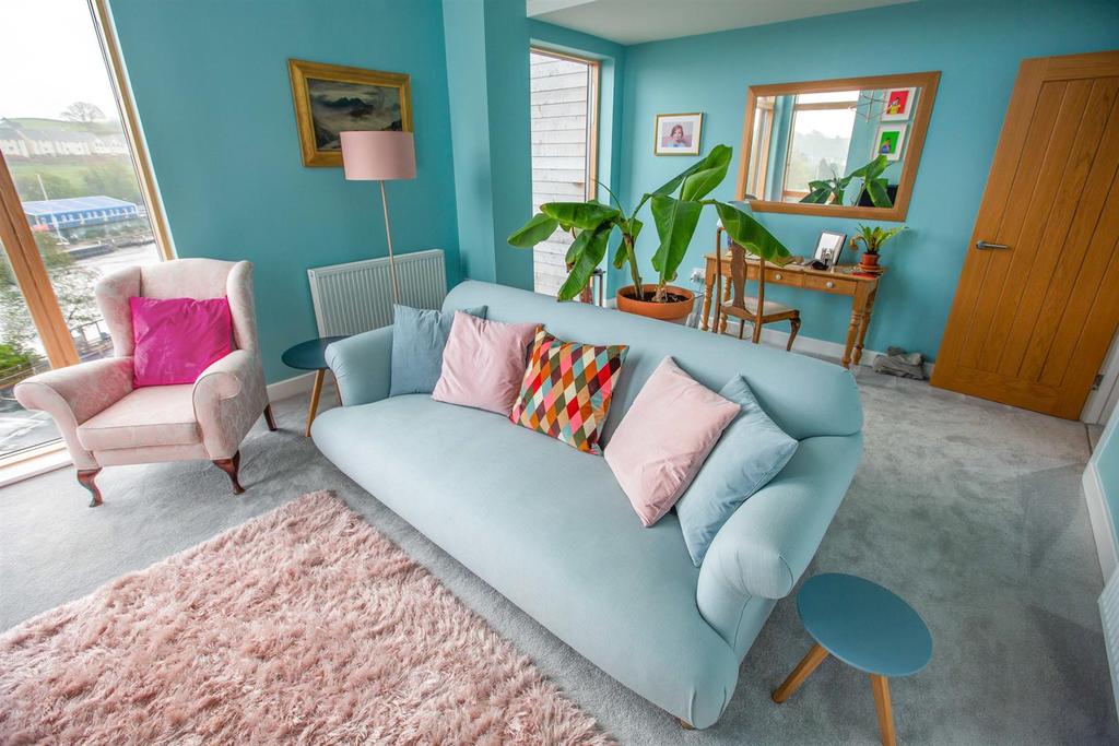 Living Room 1.jpg