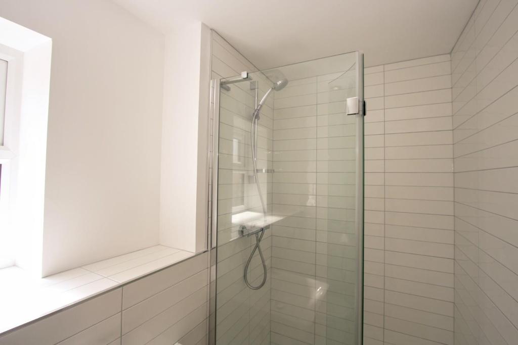 En suite two