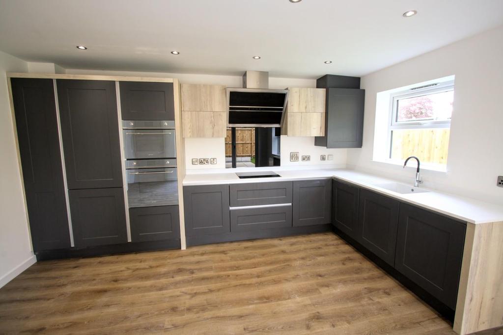 Kitchen/family area
