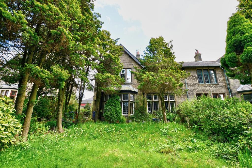 Colne Road, Burnley 4 bed semidetached house £250,000