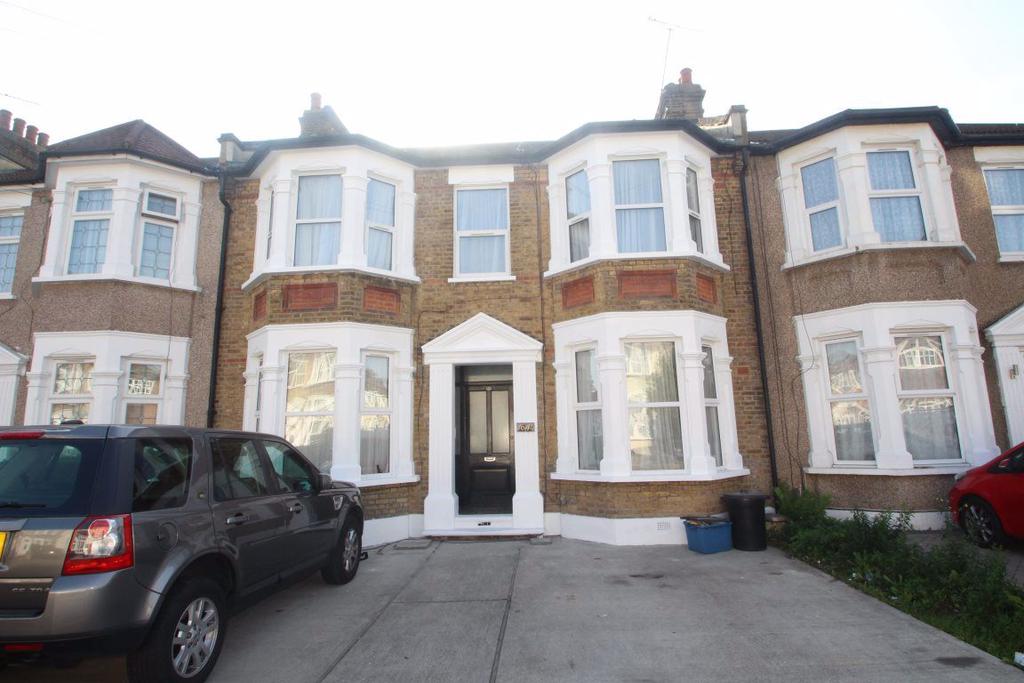 Wellesley Road Ilford 2 bed flat £1,200 pcm (£277 pw)