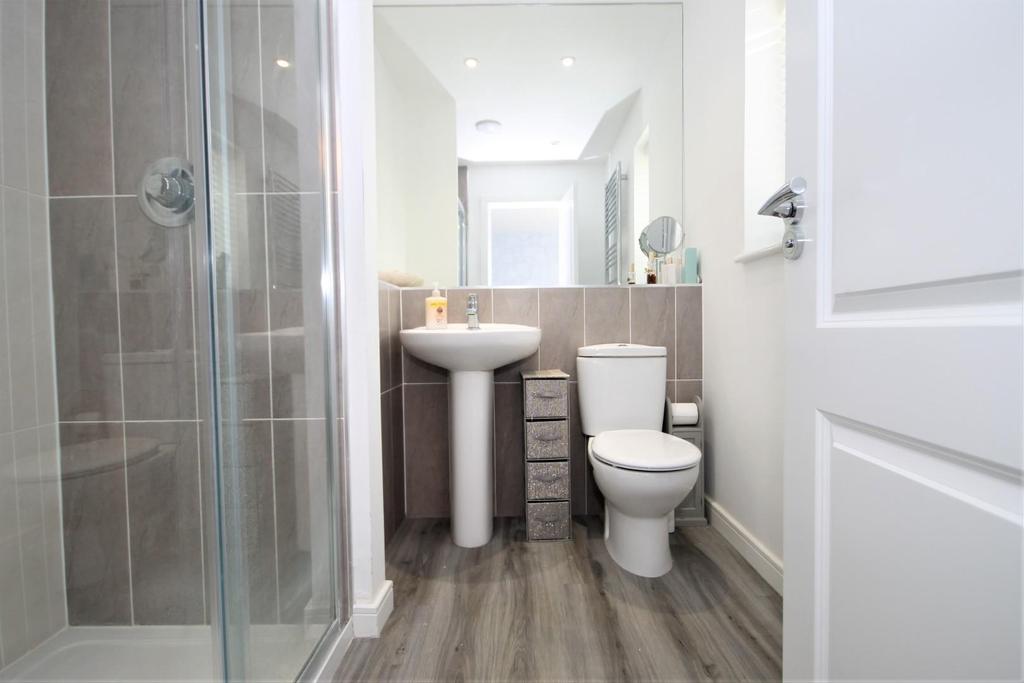 En suite to master bedroom
