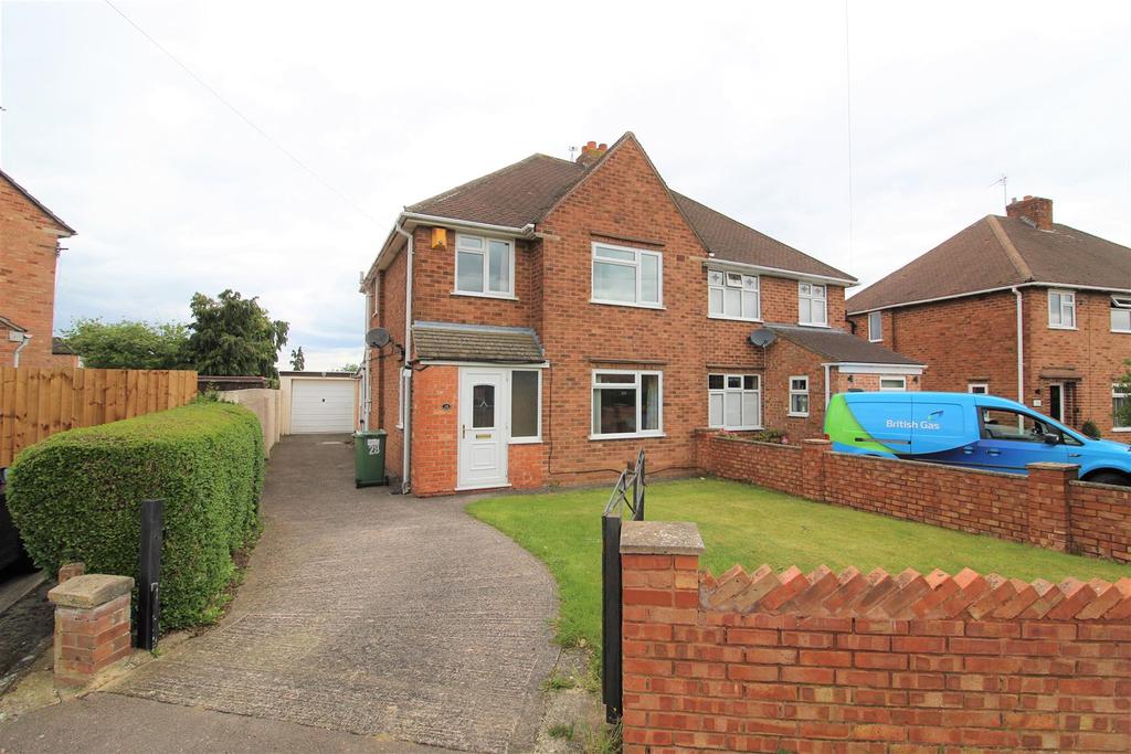Slimbridge Road, Tuffley, Gloucester 3 bed semidetached house £235,000