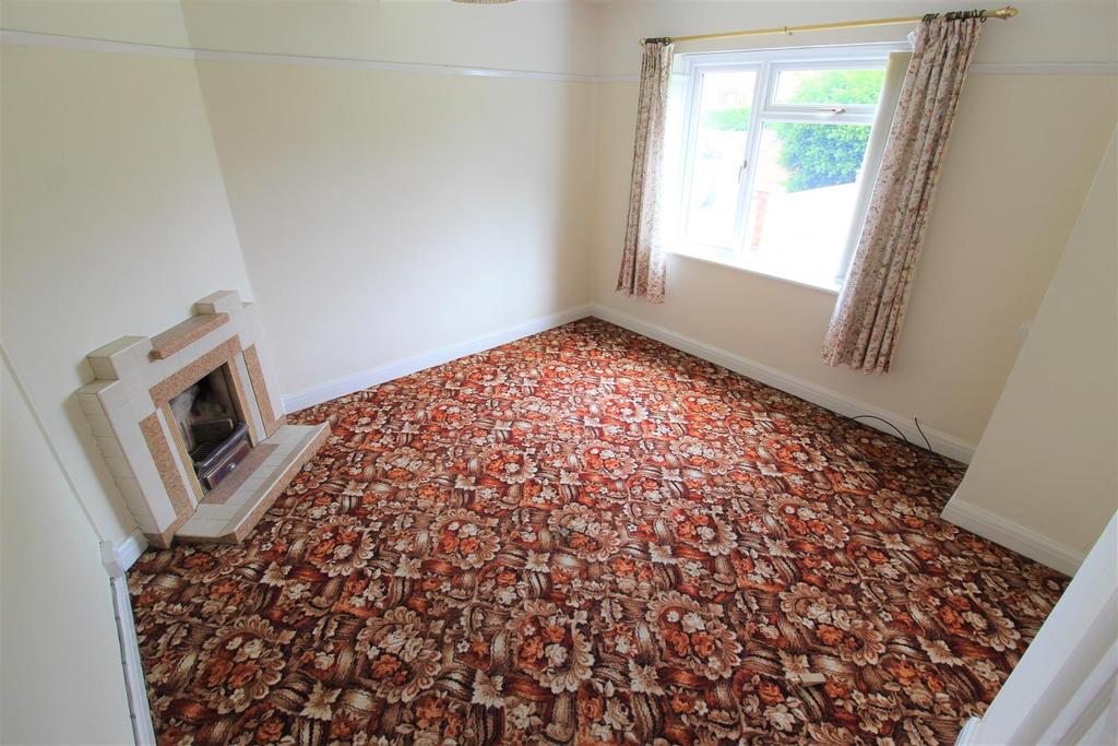 Slimbridge Road, Tuffley, Gloucester 3 bed semidetached house £235,000