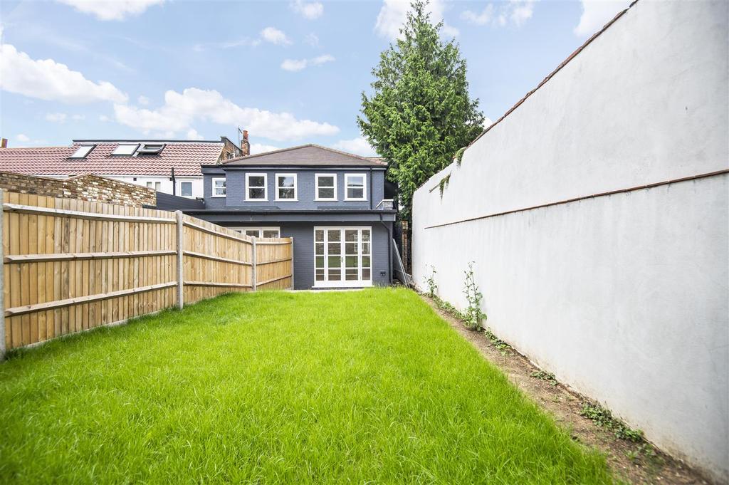 Church Square, Shepperton 2 bed house