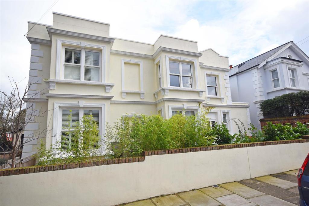 Belmont Road, Twickenham 2 bed flat £500,000