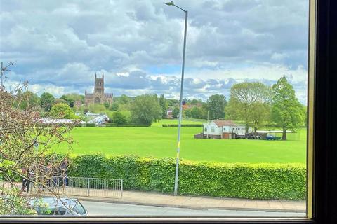 8 Bromwich Road, Worcester, WR2 4AA