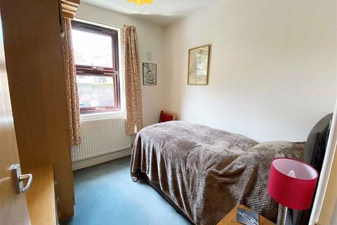 8 Bromwich Road, Worcester, WR2 4AA