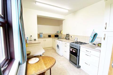 8 Bromwich Road, Worcester, WR2 4AA
