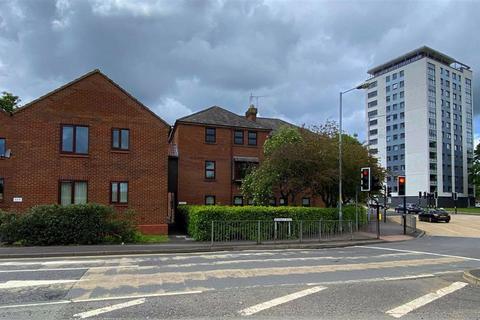 8 Bromwich Road, Worcester, WR2 4AA