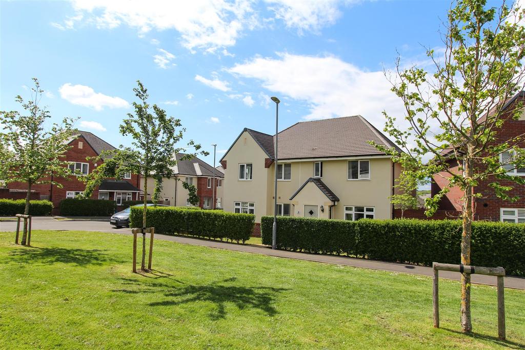 Augustus Avenue, Keynsham, Bristol 3 bed house £375,000