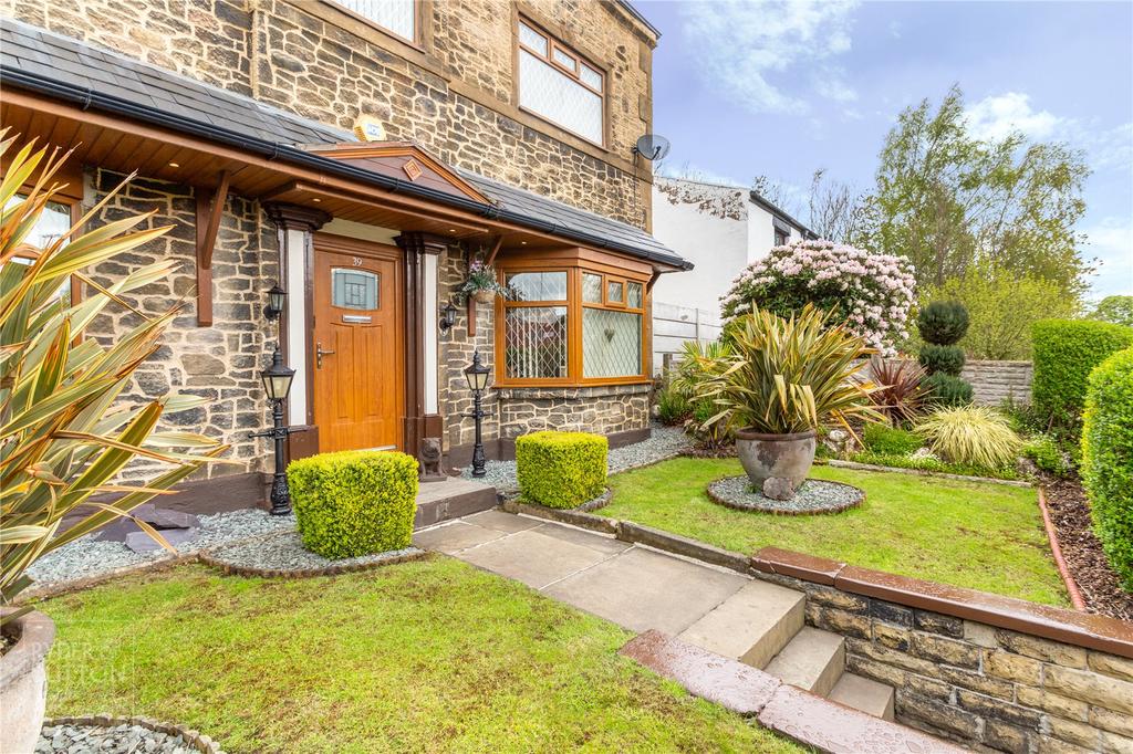 Heyside, Royton, Oldham, Greater Manchester, OL2 3 bed detached house