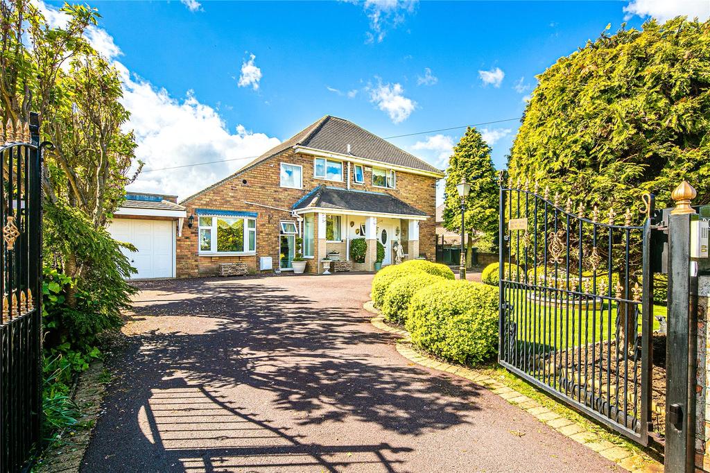 Royds Moor View, Beech Avenue, Brecks, Rotherham, S65 4 bed detached