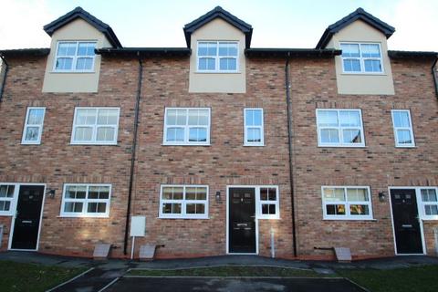 4 bedroom townhouse to rent, Queens Court Road, Basford
