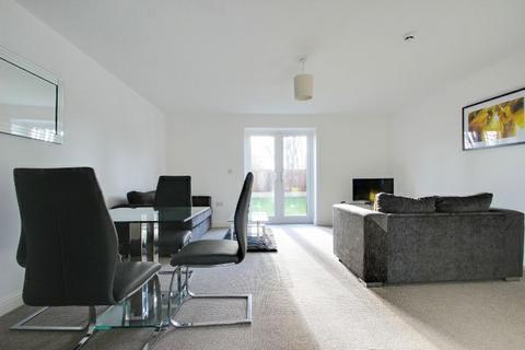 4 bedroom townhouse to rent, Queens Court Road, Basford