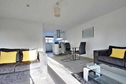 4 bedroom townhouse to rent, Queens Court Road, Basford