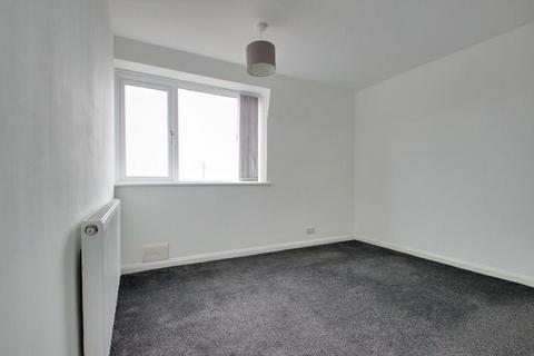 3 bedroom semi-detached house to rent, Blackthorn Place, Newcastle-under-Lyme