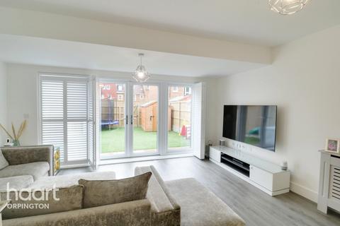 19 Acorn Way, Orpington, BR6 7FG