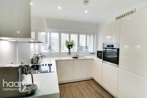 19 Acorn Way, Orpington, BR6 7FG
