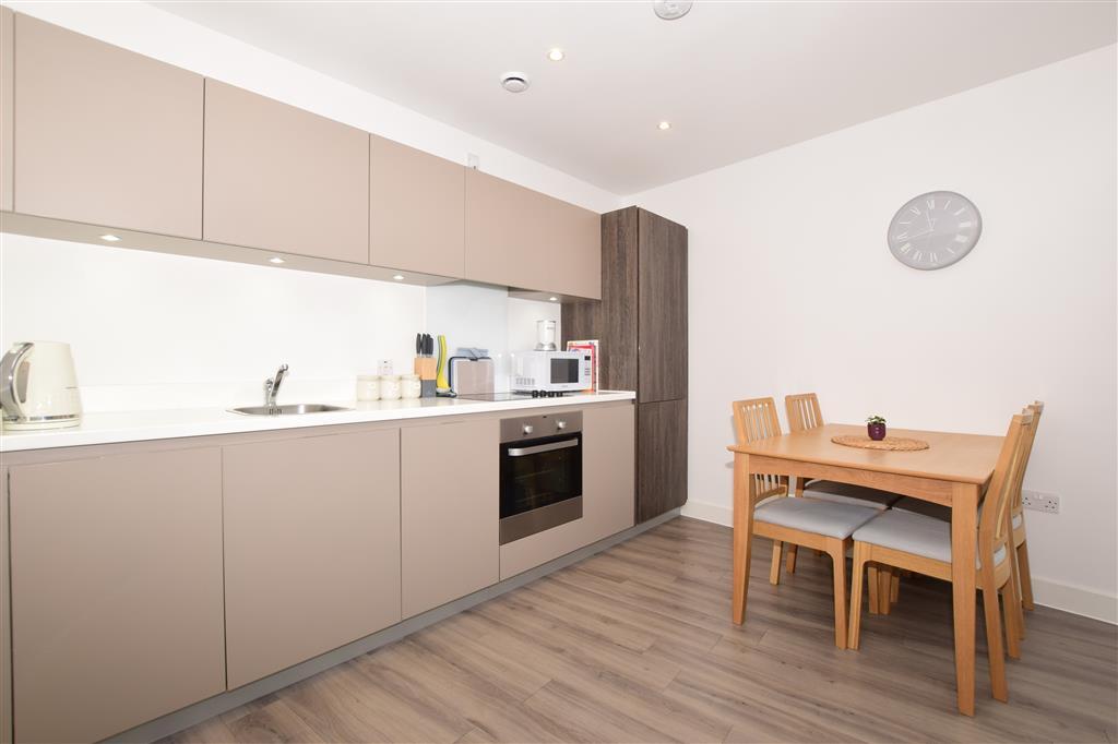 Kitchen / Lounge