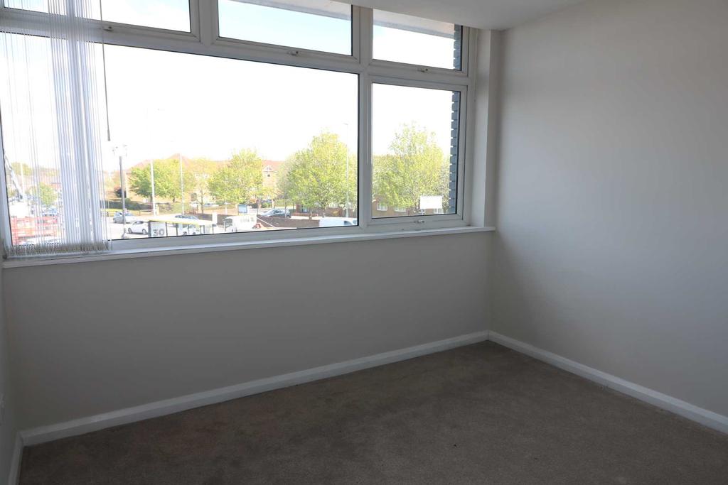 Central Square Maghull, Liverpool 2 bed apartment £650 pcm (£150 pw)