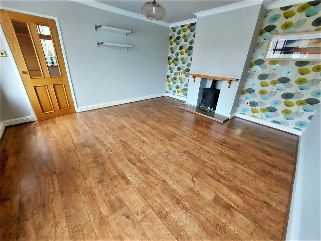 Tunwell Drive, Sheffield, S5 9FH 3 bed semidetached house £140,000
