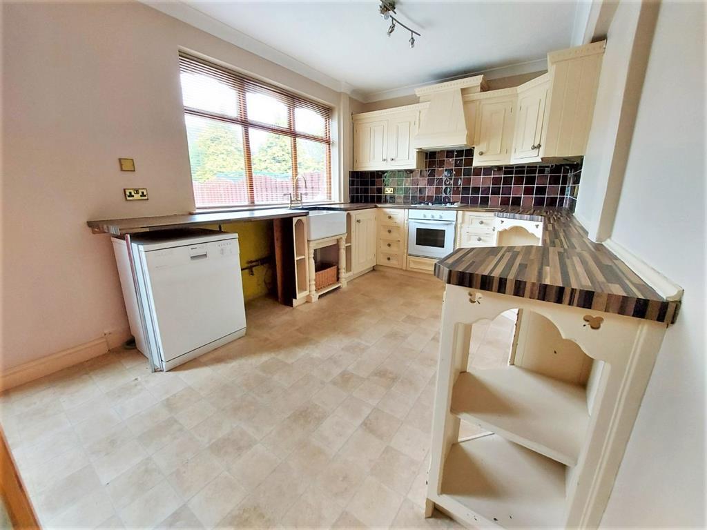Tunwell Drive, Sheffield, S5 9FH 3 bed semidetached house £140,000