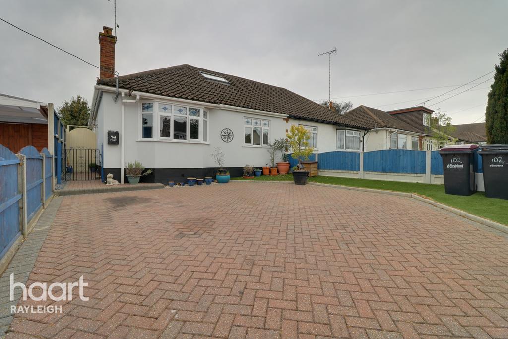 Grove Road, Rayleigh 3 bed semidetached bungalow £380,000
