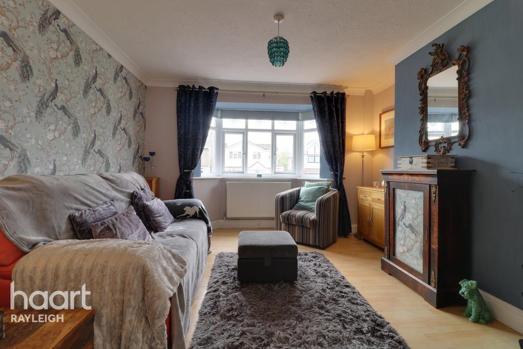 Grove Road, Rayleigh 3 bed semidetached bungalow £380,000