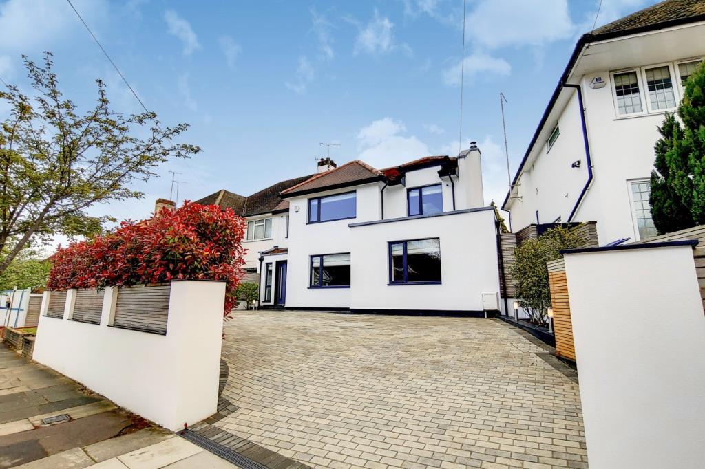 Broughton Avenue, London, N3 4 bed semidetached house £1,350,000